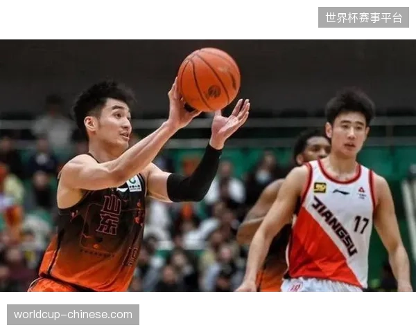 广东队在休赛期寻求后场防守补强，刚被山东队裁掉的老将于德豪或成为其引援目标